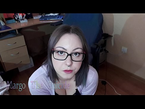 ❤️ Сексуальна дівчина в окулярах глибоко відсмоктує дилдо на камеру ☑ Порно на uk.28films.ru ❌❤